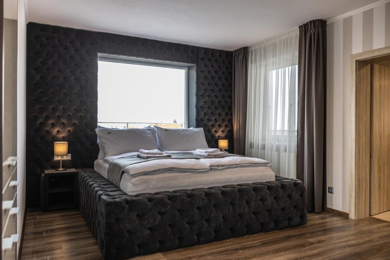 Hotel Demanova Apartments - Dependance ลิฟตอฟสกีมิคูลาช ภายนอก รูปภาพ