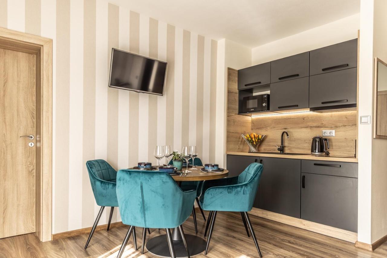 Hotel Demanova Apartments - Dependance ลิฟตอฟสกีมิคูลาช ภายนอก รูปภาพ