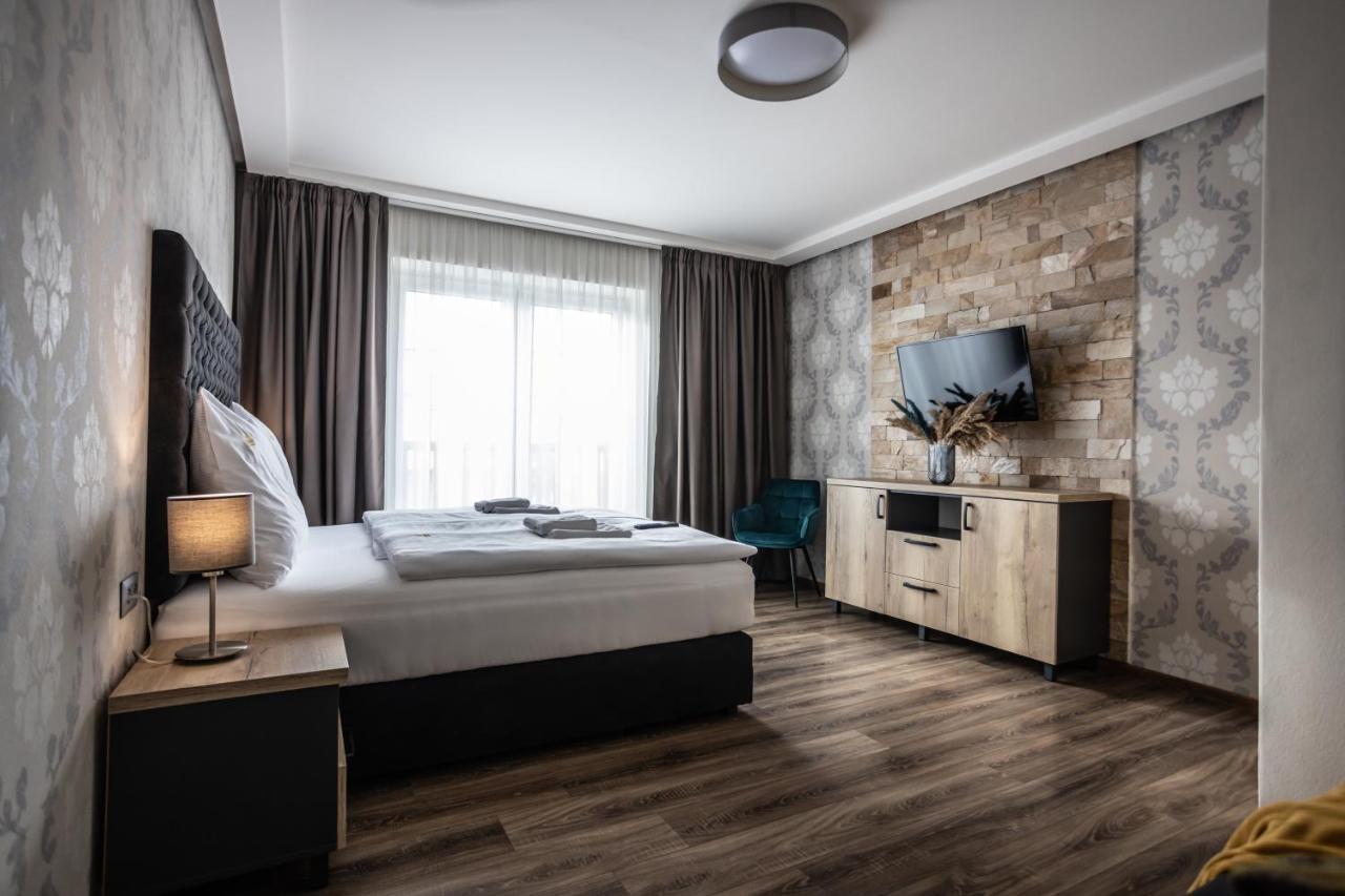 Hotel Demanova Apartments - Dependance ลิฟตอฟสกีมิคูลาช ภายนอก รูปภาพ